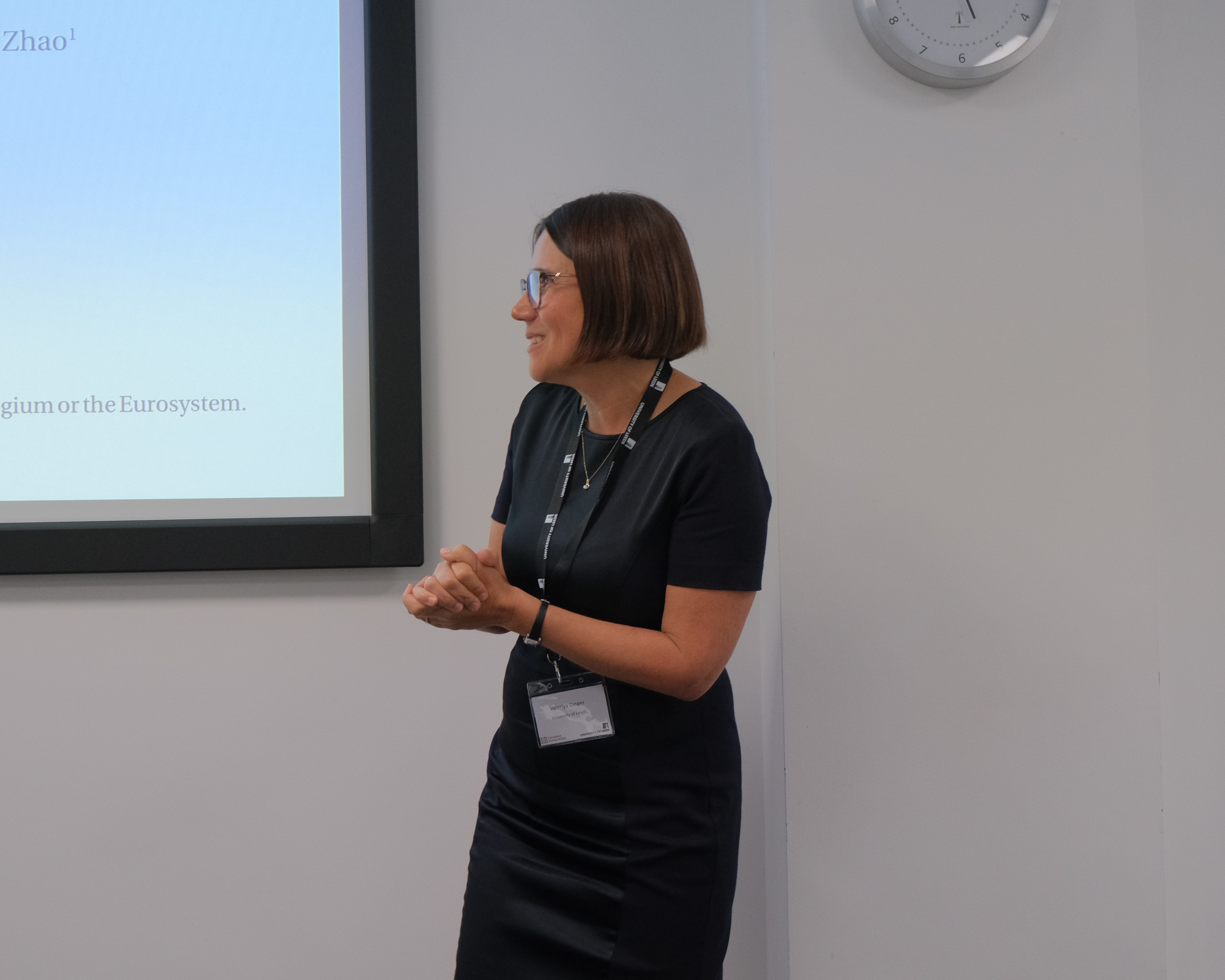 Professor Valeriya Dinger chairing a workshop session.